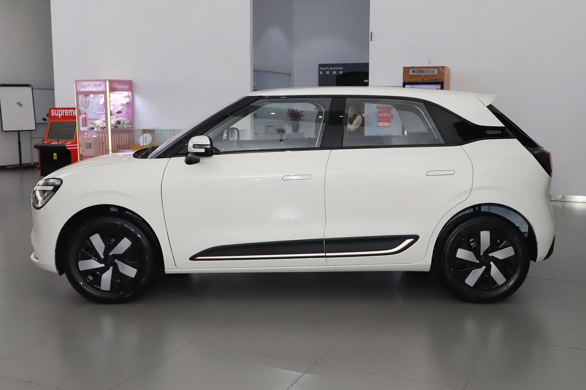 Vehicle image 3