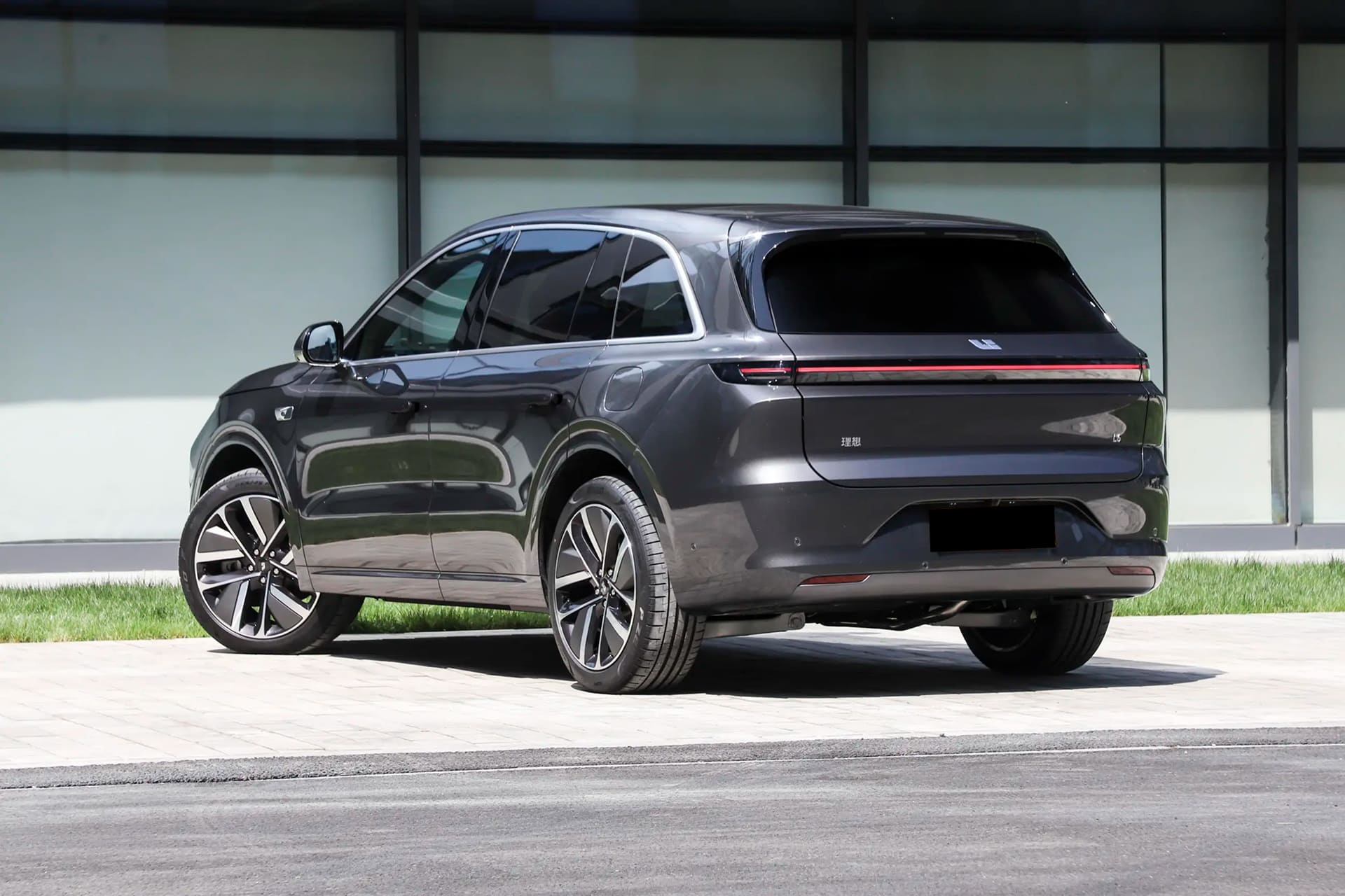 Vehicle image 4