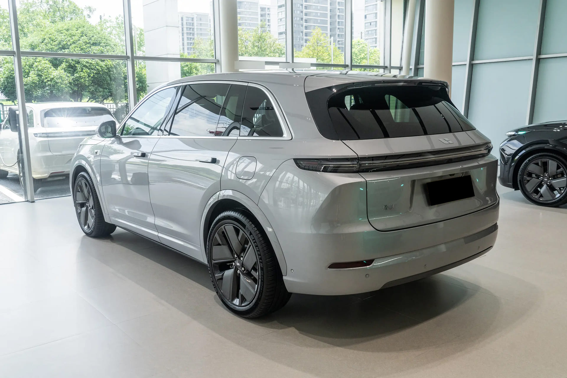 Vehicle image 4